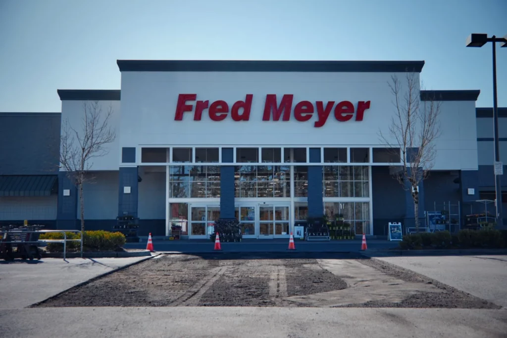 Milling. Fred Meyers 2.2025 #4